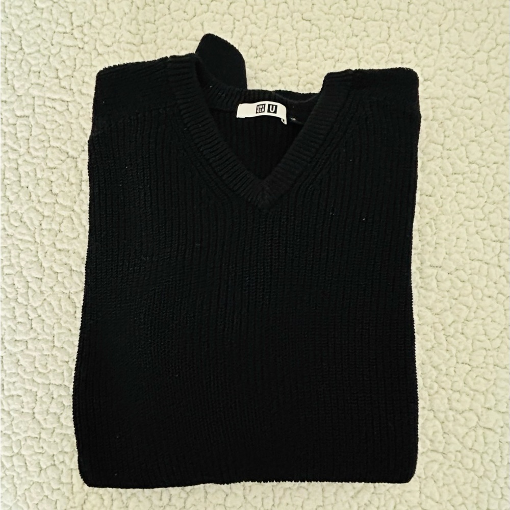 Uniqlo Black V-Neck Men's Sweater